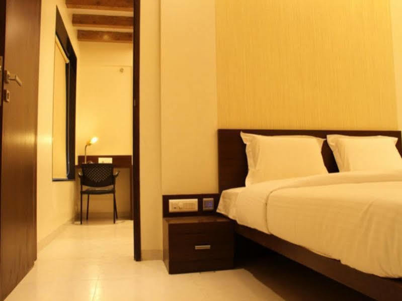 Hotel Eco Inn Viman Nagar Pune Esterno foto